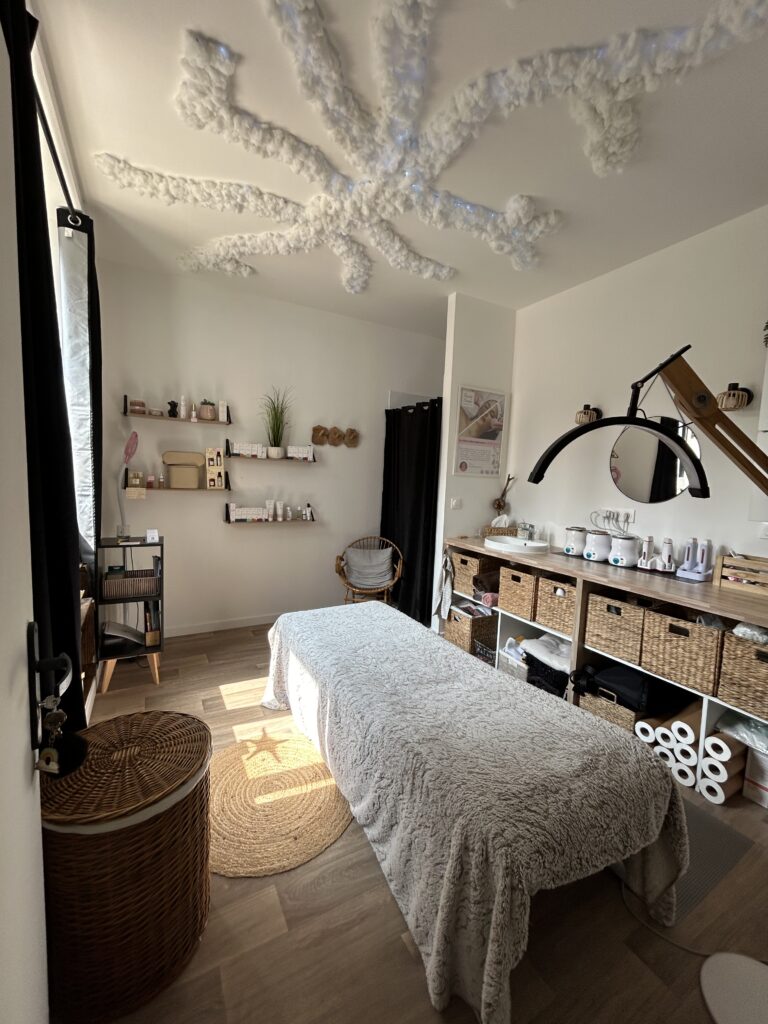décoration d'un nuage lumineux pour un centre de beauté