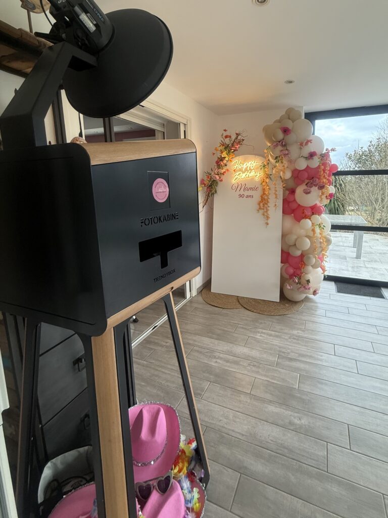 Borne photo installée pour une location photobooth Finistère à Crozon